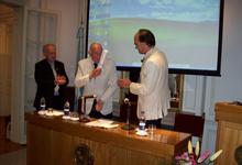 Academia Nacional de Agronomía y Veterinaria: el doctor Carlos Lanusse recibió el diploma que lo acredita Académico de Número