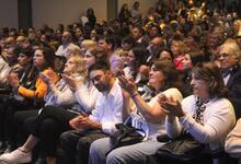 Ciencias Económicas entregó títulos a nuevas graduadas y graduados