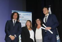 Ciencias Económicas entregó títulos a nuevas graduadas y graduados
